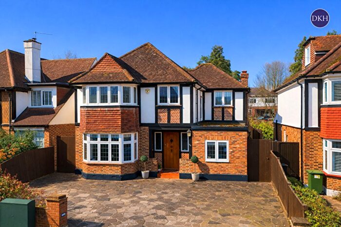 4 Bedroom Detached House For Sale In Woodland Drive, Watford, Hertfordshire, WD17
