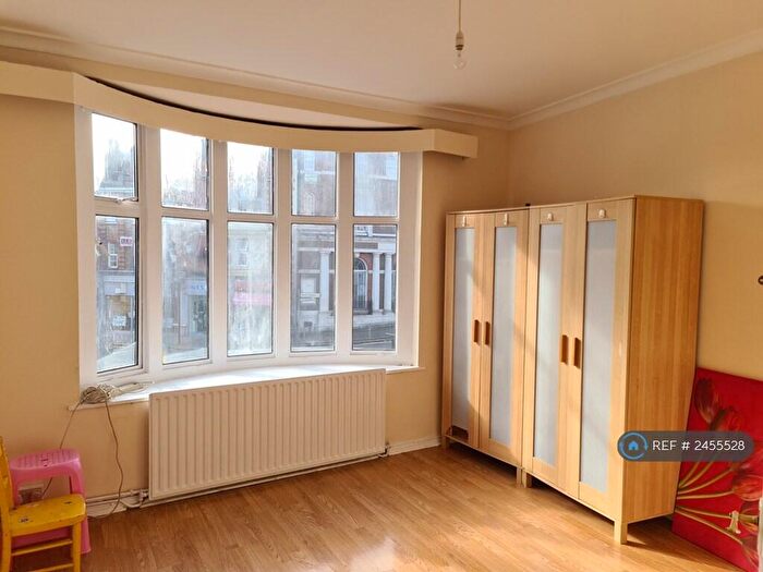 3 Bedroom Flat To Rent In Finchley Lane, London, NW4