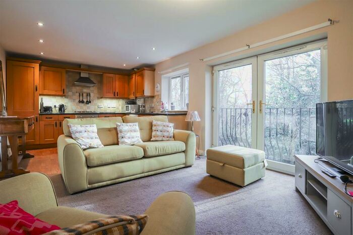 2 Bedroom Apartment To Rent In Falinge Manor Mews, Falinge Road, Rochdale, OL12