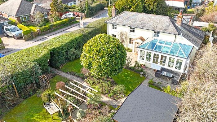 3 Bedroom Cottage For Sale In Wootton Road, Tiptoe, Lymington, SO41