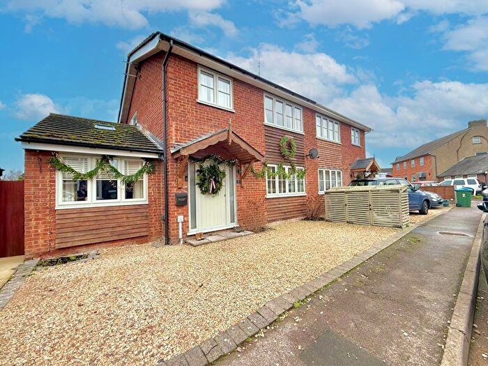 4 Bedroom Semi Detached House For Sale In Summerleys, Edlesborough, LU6