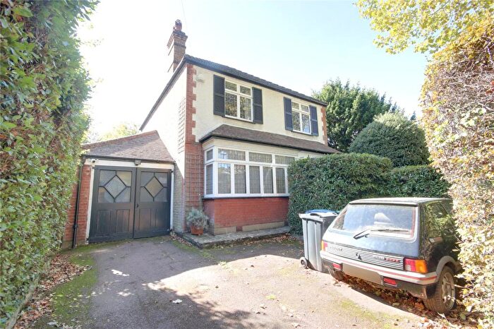 3 Bedroom Detached House For Sale In Cecil Road, Enfield, EN2