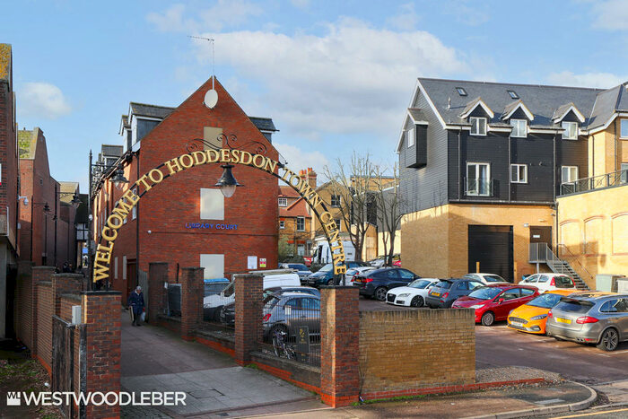 2 Bedroom Apartment To Rent In Brewery Road, Hoddesdon, EN11