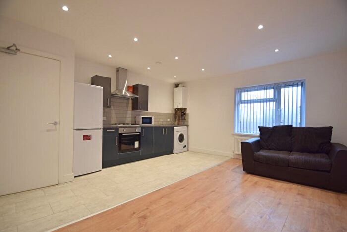 1 Bedroom Flat To Rent In City Road, Roath, CF24