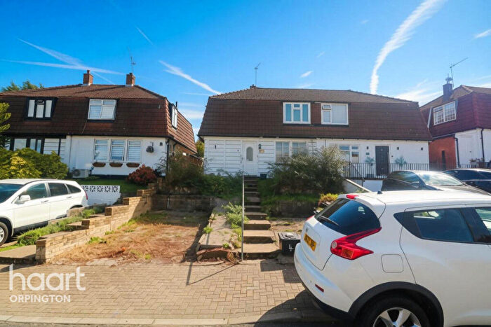 3 Bedroom Semi-Detached House For Sale In Shelley Close, Orpington, BR6