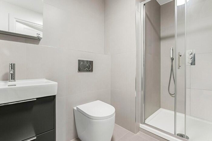 1 Bedroom Flat To Rent In Parkview House, Green Lanes, N8