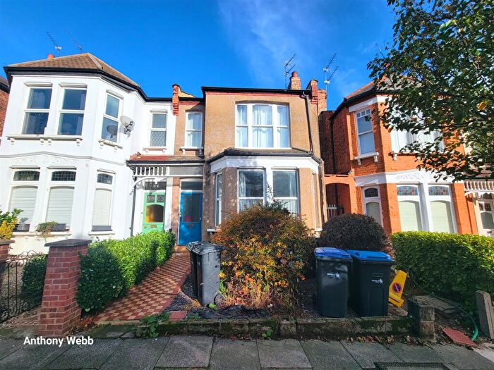 1 Bedroom Flat For Sale In Osborne Road, Palmers Green, N13