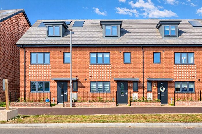 4 Bedroom Terraced House For Sale In Barrosa Way Whitehouse, Milton Keynes, MK8