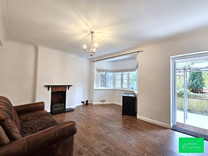 2 Bedroom Flat To Rent In Aylmer Road, London, N2