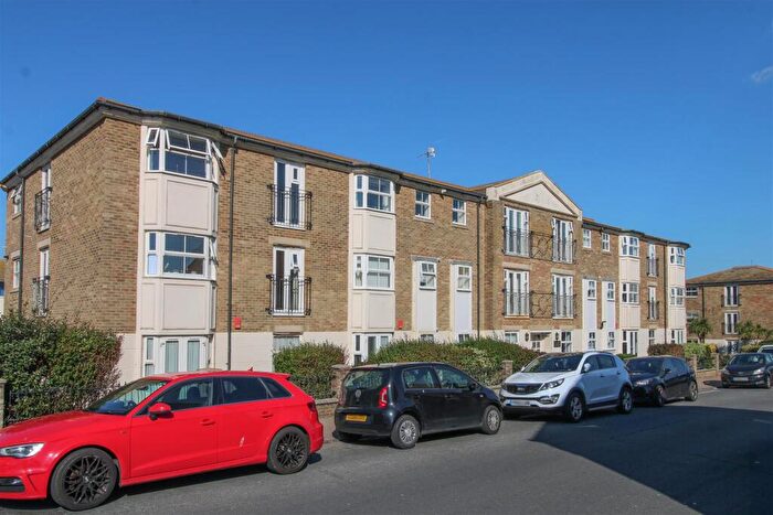 2 Bedroom Flat For Sale In The Causeway, Seaford, BN25
