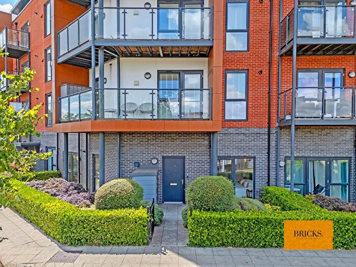 2 Bedroom Flat To Rent In Bell Flower Lodge, Gubbins Lane, Harold Wood, Romford, RM3