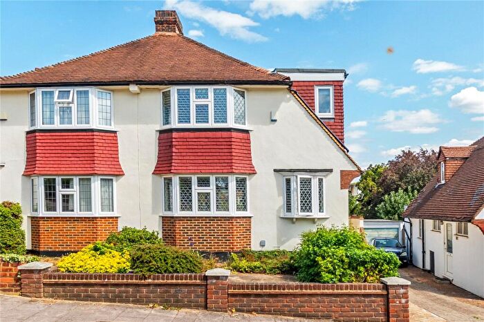 3 Bedroom Semi-Detached House For Sale In Cheviot Road, West Norwood, London, SE27