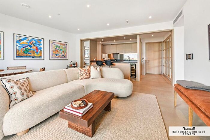 2 Bedroom Flat For Sale In Legacy Building, Embassy Gardens, SW11