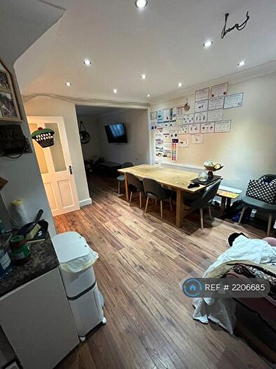 3 Bedroom Semi-Detached House To Rent In Chatfield, Slough, SL2