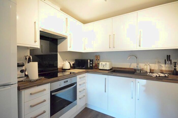 2 Bedroom Flat To Rent In Kelvin Gate, Bracknell, RG12