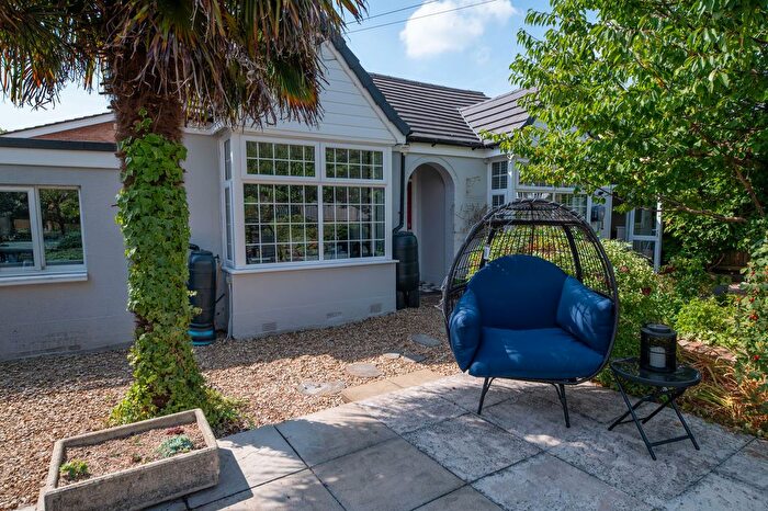 4 Bedroom Detached House For Sale In Lovedean Lane, Lovedean, PO8