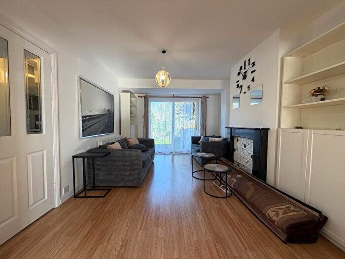 3 Bedroom Semi Detached House To Rent In Bispham Road Park Royal, NW10