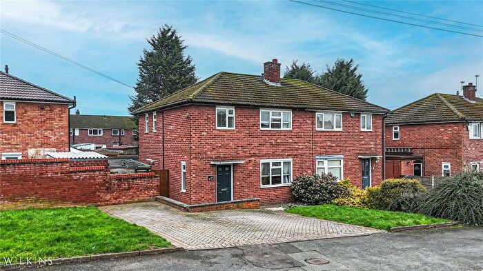 3 Bedroom Semi-detached House For Sale In Milton Avenue, Tamworth, Staffordshire, B79
