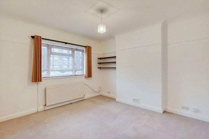 1 Bedroom Flat To Rent In Merton Mansions, Raynes Park, London, SW20