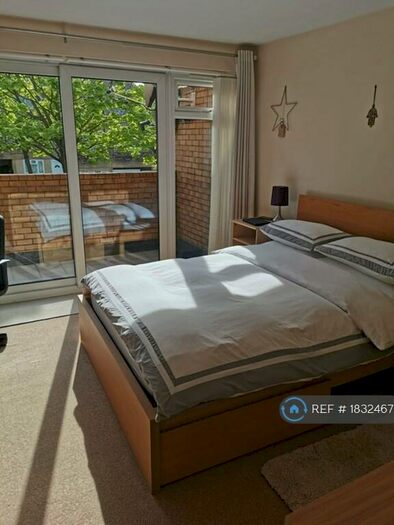 4 Bedroom Terraced House To Rent In Stonecrop Place, Milton Keynes, MK14