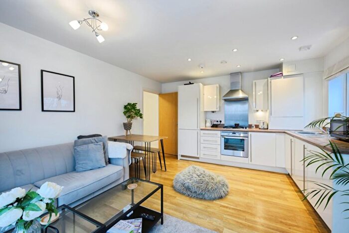 1 Bedroom Flat For Sale In Canalside, Redhill, Surrey, RH1