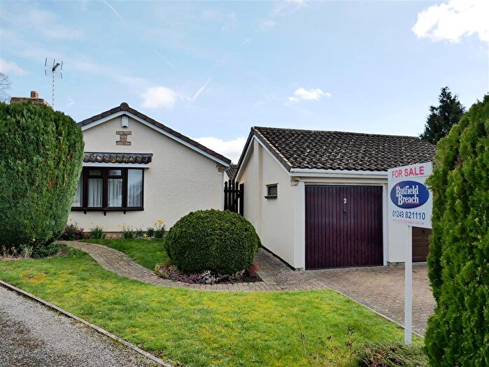 2 Bedroom Detached Bungalow For Sale In Yew Tree Close, Calne, SN11