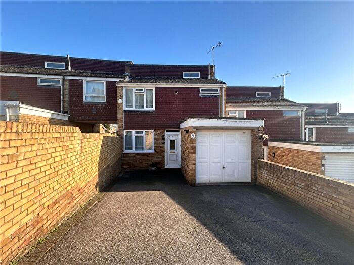 3 Bedroom Terraced House For Sale In Windmill Road, Aldershot, Hampshire, GU12