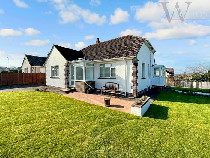 3 Bedroom Bungalow For Sale In Longford Lane, Kingsteignton, Newton