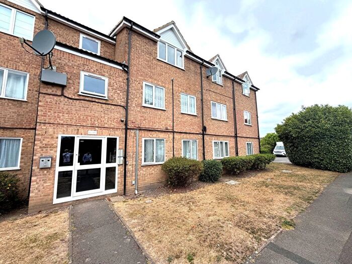 2 Bedroom Flat For Sale In Seymour Way, Sunbury-On-Thames, TW16