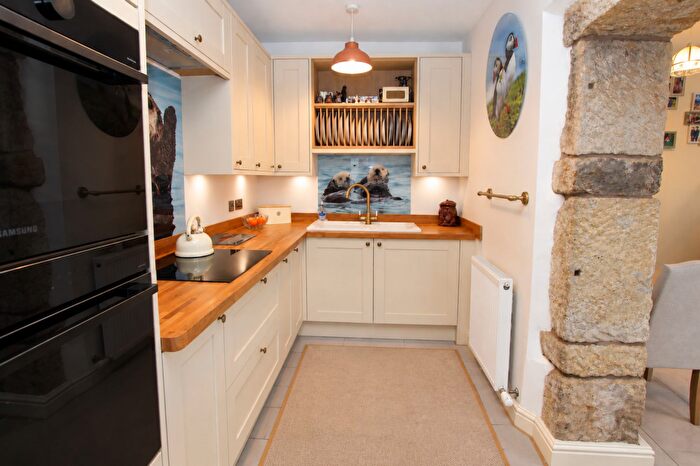 1 Bedroom Terraced House For Sale In Burnley Road, Todmorden, OL14