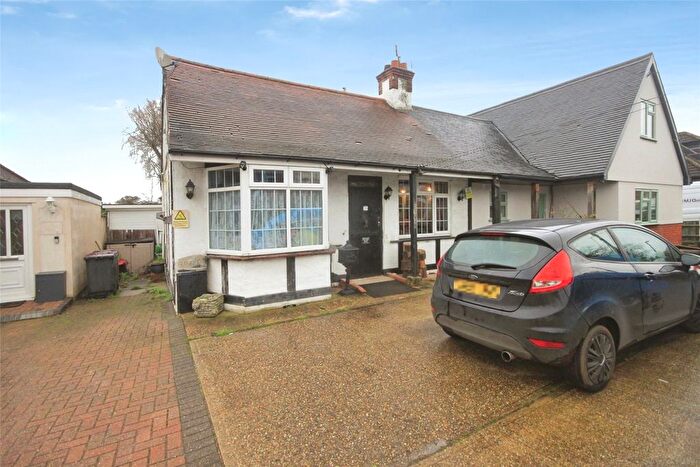 3 Bedroom Bungalow For Sale In Rawreth Lane, Rayleigh, Essex, SS6