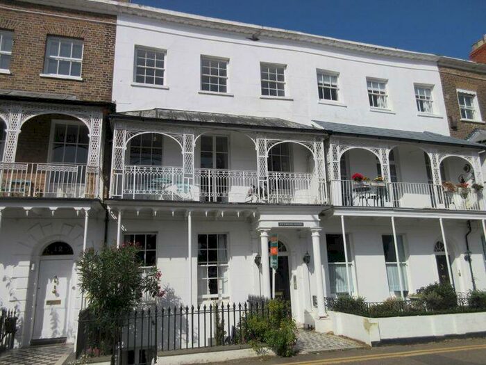 1 Bedroom Flat To Rent In Royal Terrace, Southend-On-Sea, SS1