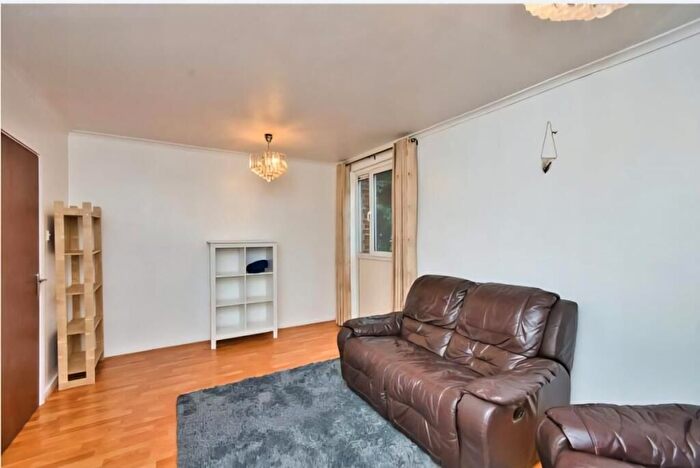 4 Bedroom Maisonette To Rent In Roman Road, Bethnal Green, London, E3