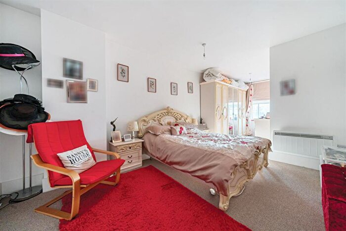 2 Bedroom Flat For Sale In Lime Street, Bedford, MK40