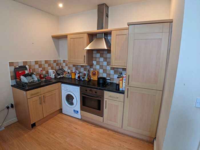 2 Bedroom Flat To Rent In Wilmslow Road, Didsbury, Manchester, M20