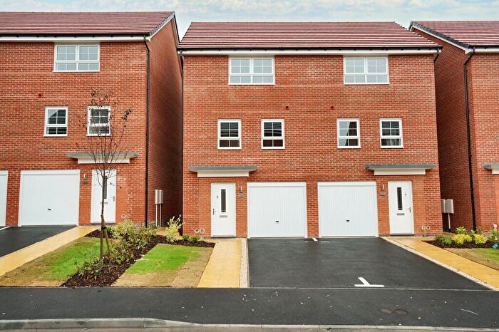 3 Bedroom House To Rent In Hillcrest Road, Nuneaton, Warwickshire, CV10