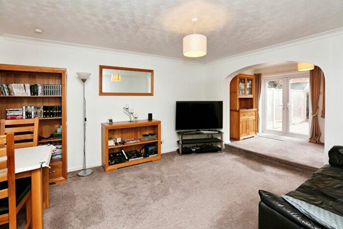 3 Bedroom Terraced House For Sale In Cheriton Road, Gosport, PO12