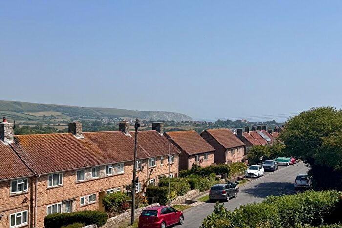 3 Bedroom Semi-Detached House For Sale In Holmes Road, Swanage, BH19 - Photo 9