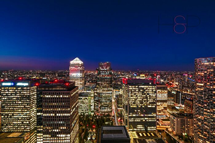 3 Bedroom Flat For Sale In Harcourt Gardens, Canary Wharf, E14