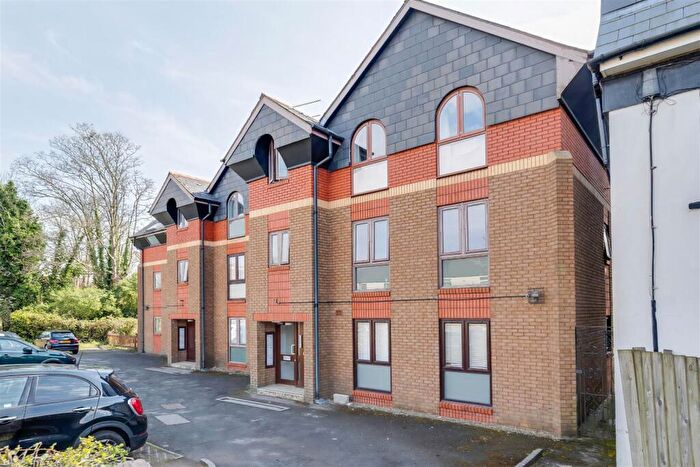 2 Bedroom Flat To Rent In Glandwr Place, Cardiff, CF14
