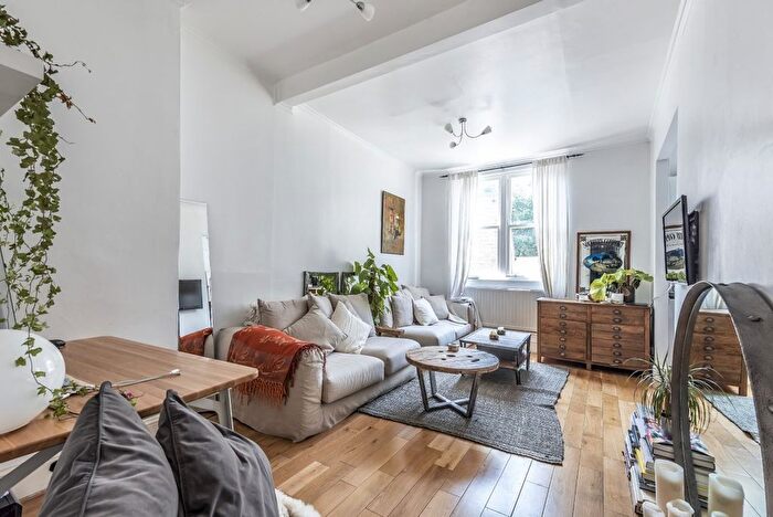 2 Bedroom Flat To Rent In Harwood Road, Fulham, London, SW6