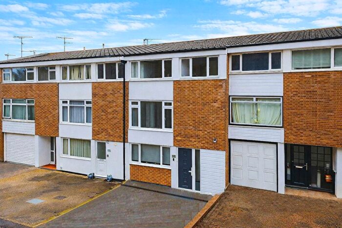 4 Bedroom Town House For Sale In Mariner Way, Adeyfield, Hemel Hempstead, HP2