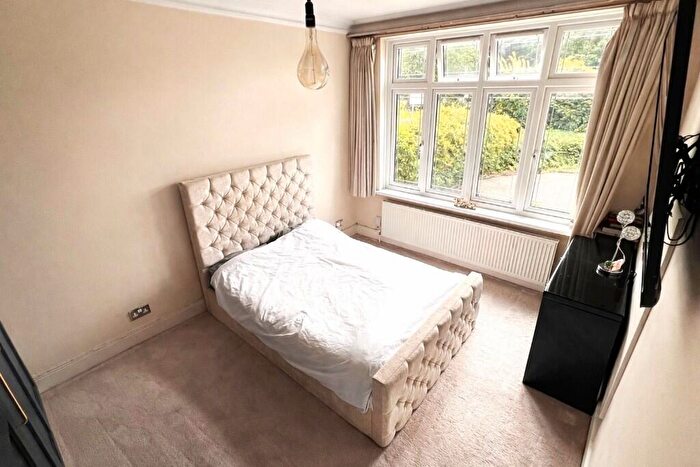 Studio To Rent In Roding Lane South, Ilford, IG4