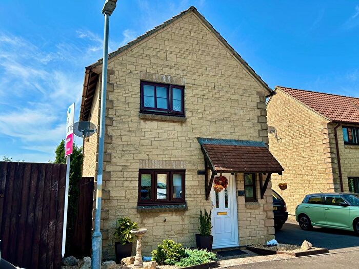 3 Bedroom Detached House For Sale In Magnolia Rise, Calne, SN11