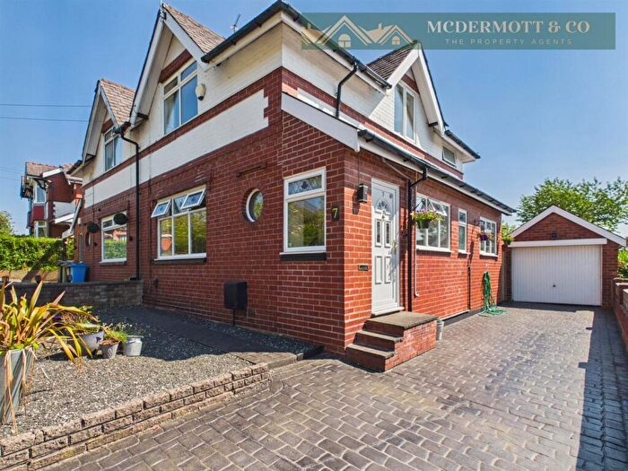 3 Bedroom Semi Detached House For Sale In Croft Brow, Garden Suburbs, Oldham, OL8