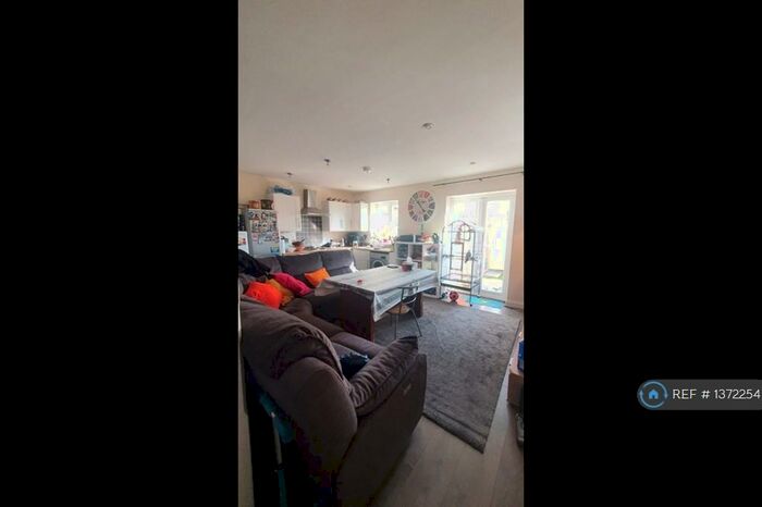 2 Bedroom Detached House To Rent In Connop Road, Enfield, EN3