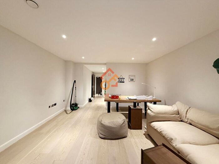 2 Bedroom Flat To Rent In The Cooper Building, Wharf Road, London, N1