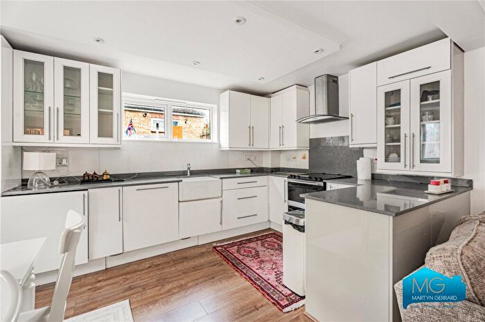 3 Bedroom Maisonette To Rent In Rossiter Fields, Barnet, Hertfordshire, EN5