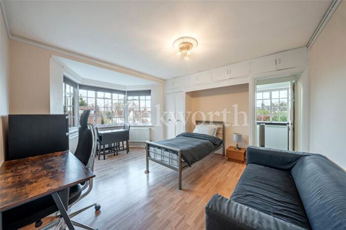 Studio To Rent In Finchley Road, London, NW11
