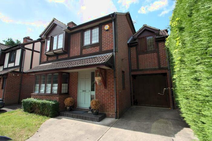 4 Bedroom Detached House To Rent In Westermain, New Haw, KT15